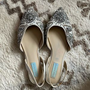 Blue by Betsey Johnson Women's Molly Pointed Toe Flat 8.5